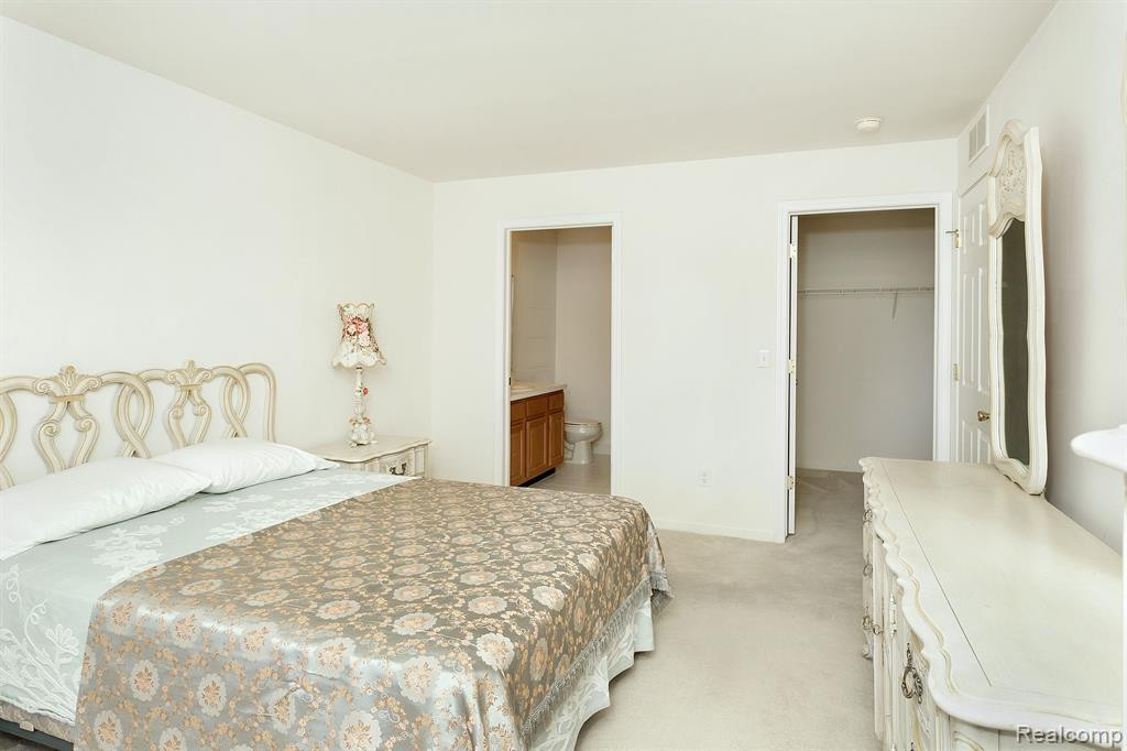 43195 Woodbridge Drive, Clinton Twp, MI 48038 — Photo 14