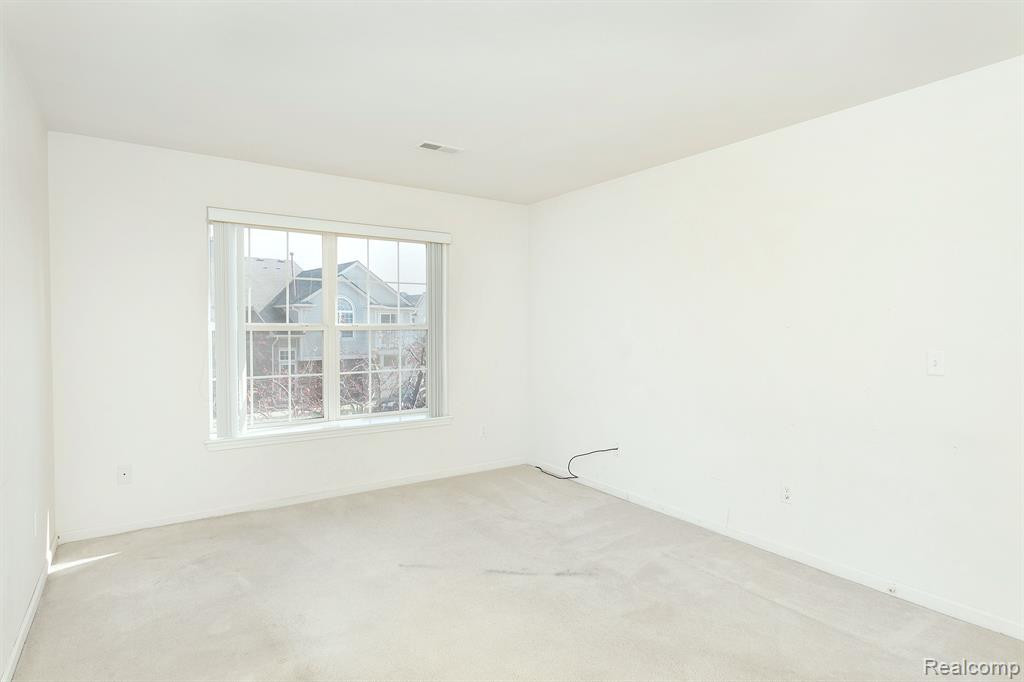 43195 Woodbridge Drive, Clinton Twp, MI 48038 — Photo 16