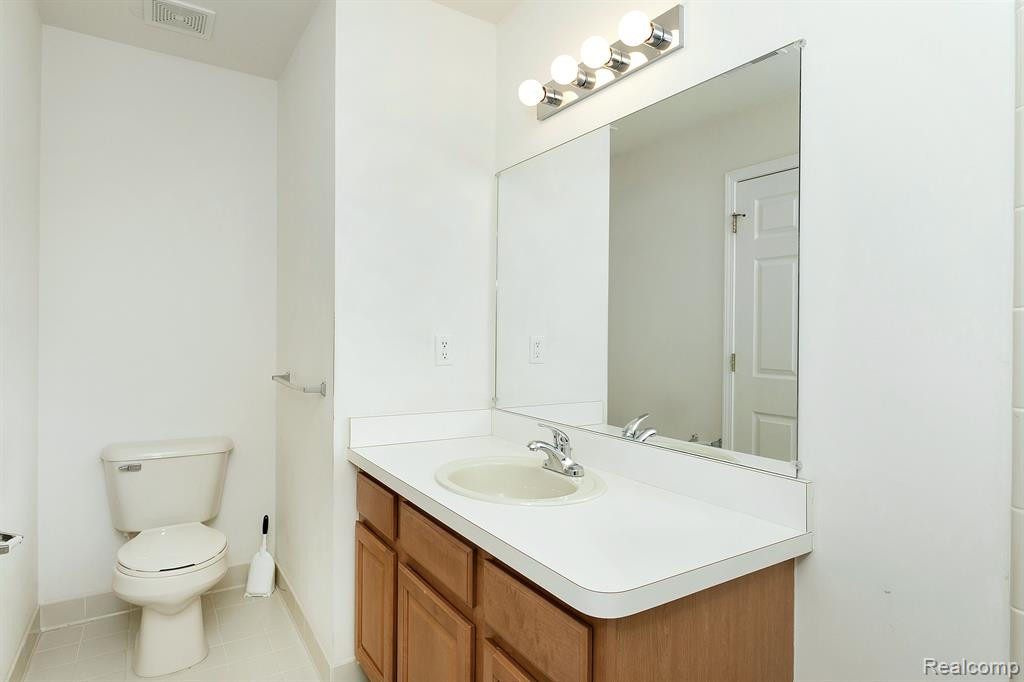 43195 Woodbridge Drive, Clinton Twp, MI 48038 — Photo 17