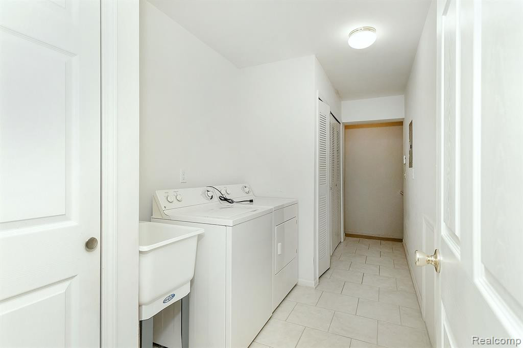 43195 Woodbridge Drive, Clinton Twp, MI 48038 — Photo 21