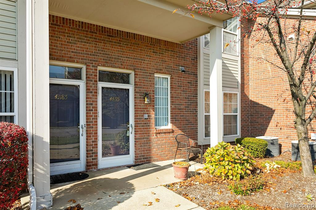43195 Woodbridge Drive, Clinton Twp, MI 48038 — Photo 25