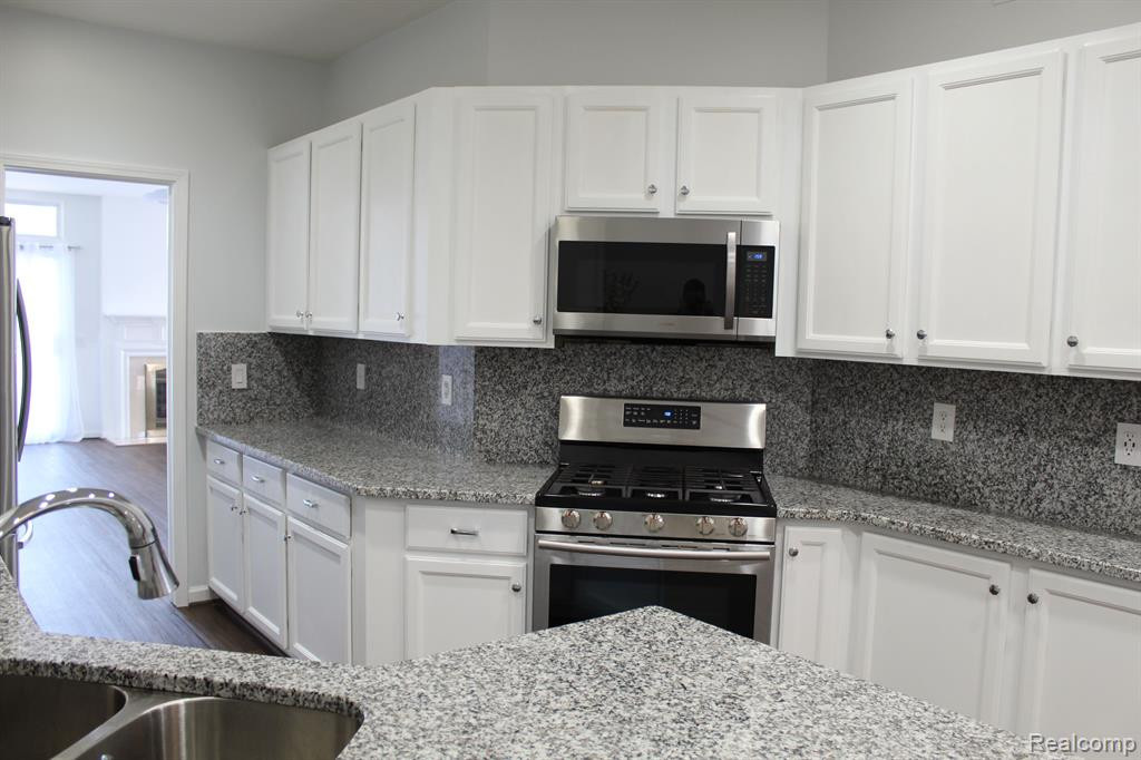 235 WINDWARD, Detroit, MI 48207 — Photo 2