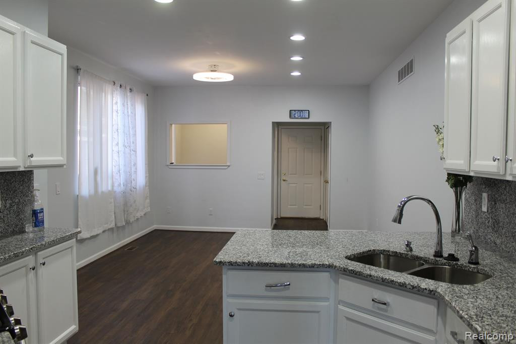 235 WINDWARD, Detroit, MI 48207 — Photo 3