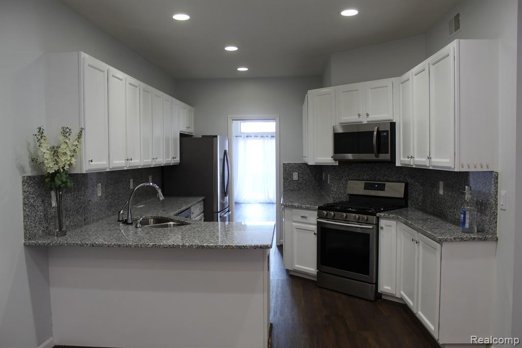 235 WINDWARD, Detroit, MI 48207 — Photo 4