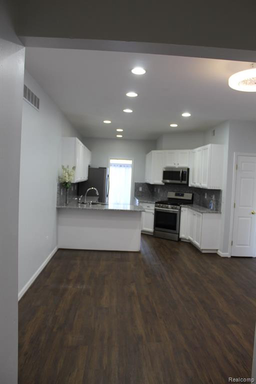 235 WINDWARD, Detroit, MI 48207 — Photo 8