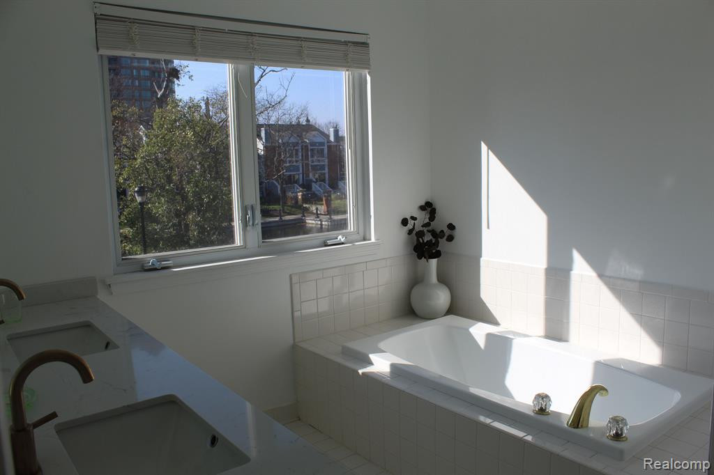 235 WINDWARD, Detroit, MI 48207 — Photo 21