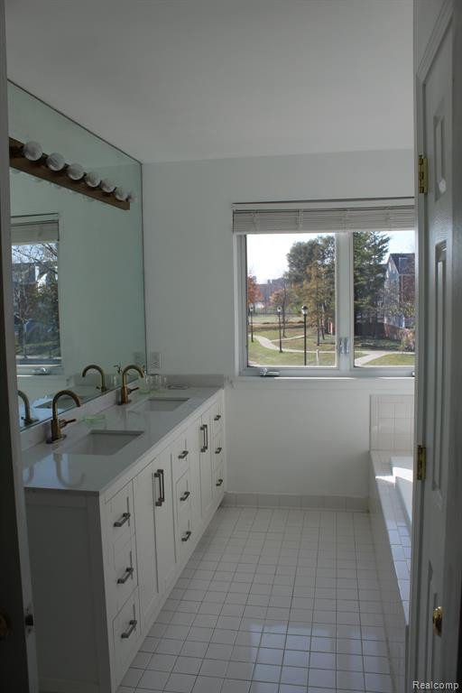 235 WINDWARD, Detroit, MI 48207 — Photo 22
