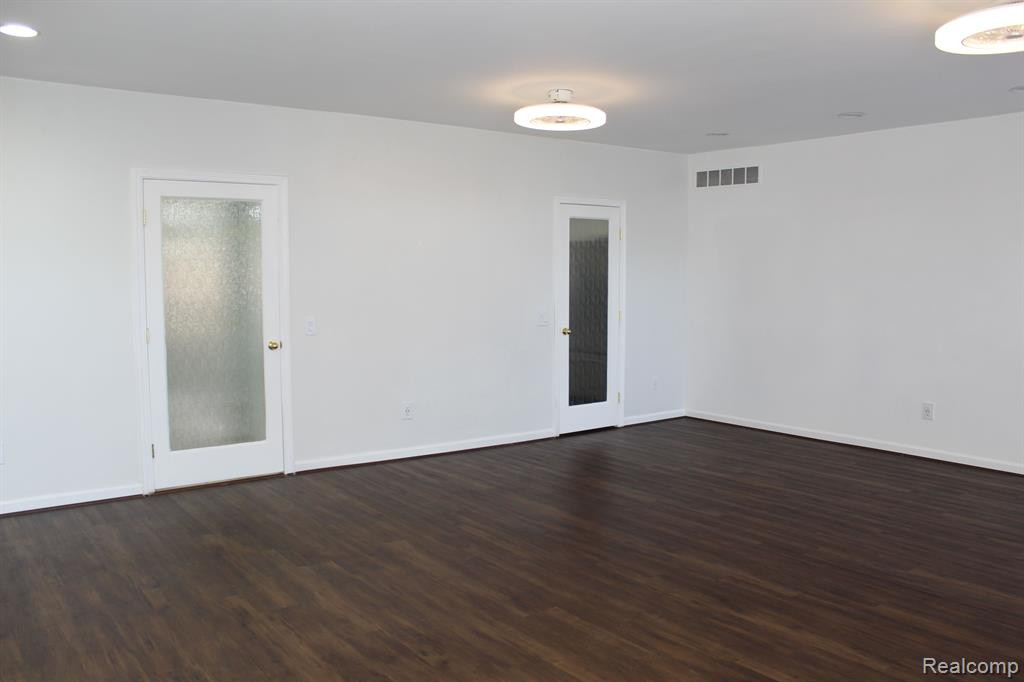 235 WINDWARD, Detroit, MI 48207 — Photo 37