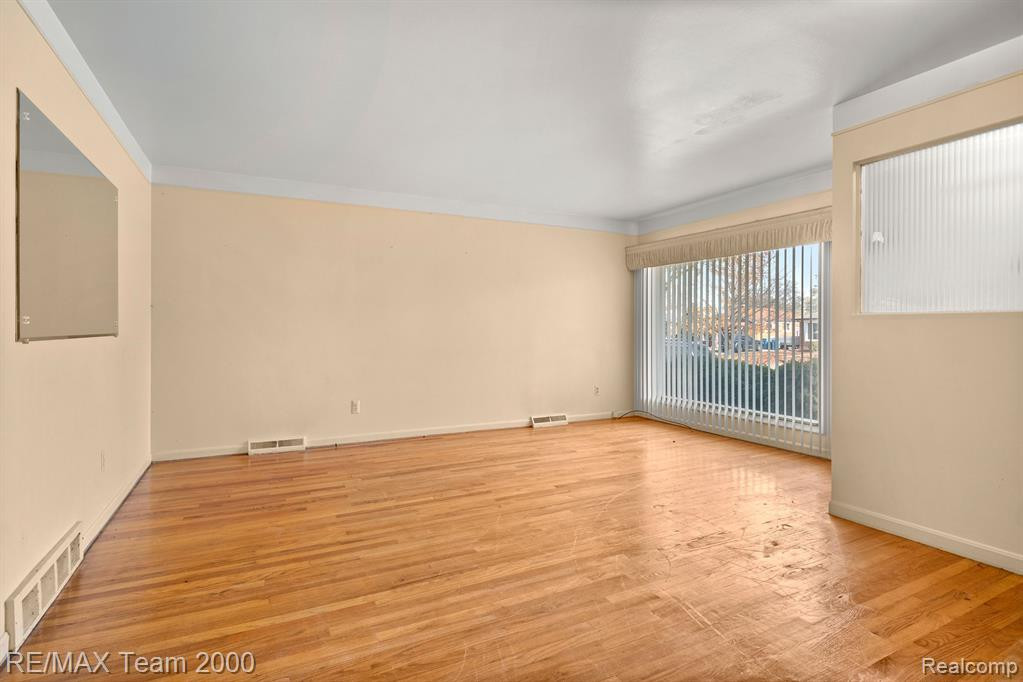 4170 LINCOLN Boulevard, Dearborn Heights, MI 48125 — Photo 3