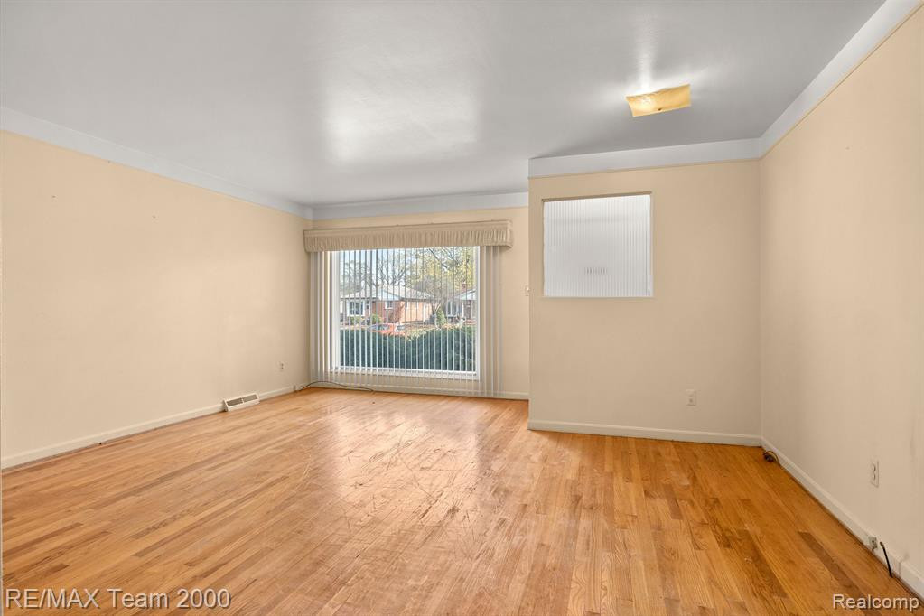 4170 LINCOLN Boulevard, Dearborn Heights, MI 48125 — Photo 4
