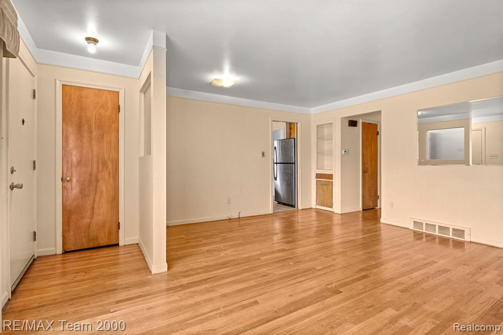 4170 LINCOLN Boulevard, Dearborn Heights, MI 48125 — Photo 7