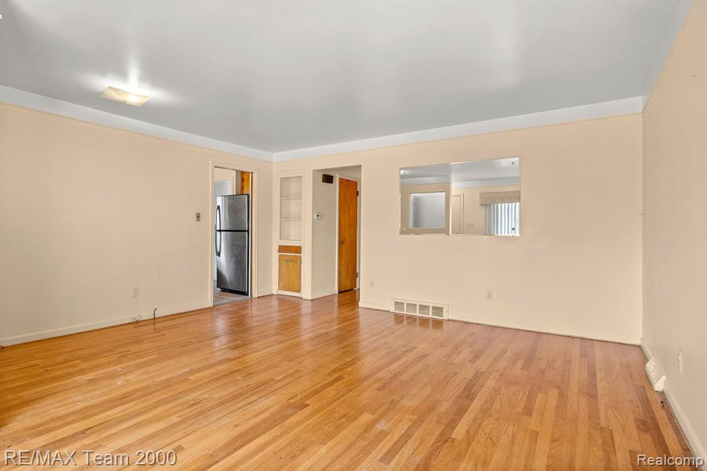 4170 LINCOLN Boulevard, Dearborn Heights, MI 48125 — Photo 8