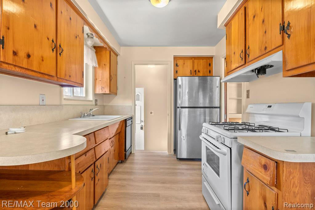 4170 LINCOLN Boulevard, Dearborn Heights, MI 48125 — Photo 9