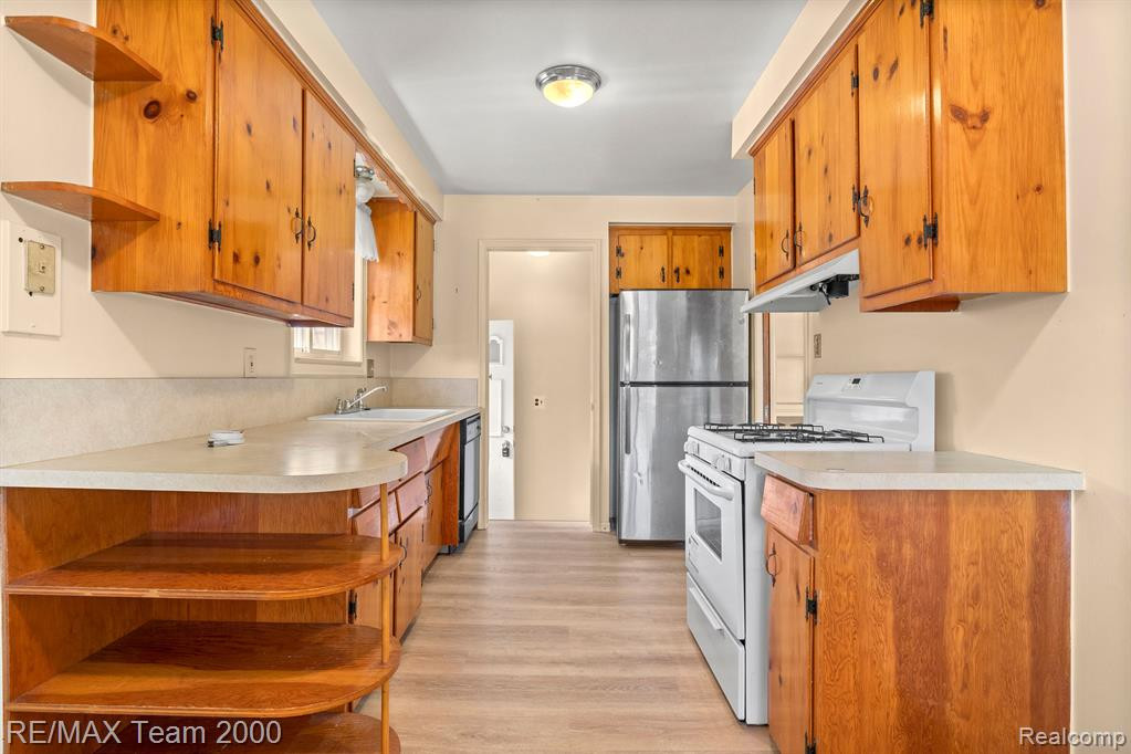 4170 LINCOLN Boulevard, Dearborn Heights, MI 48125 — Photo 10