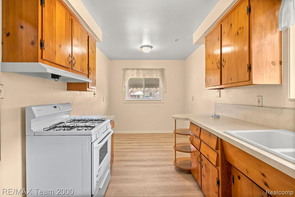 4170 LINCOLN Boulevard, Dearborn Heights, MI 48125 — Photo 12