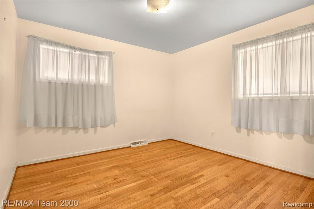 4170 LINCOLN Boulevard, Dearborn Heights, MI 48125 — Photo 19