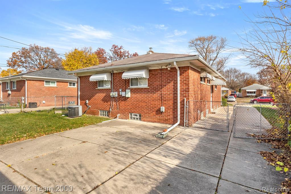 4170 LINCOLN Boulevard, Dearborn Heights, MI 48125 — Photo 31