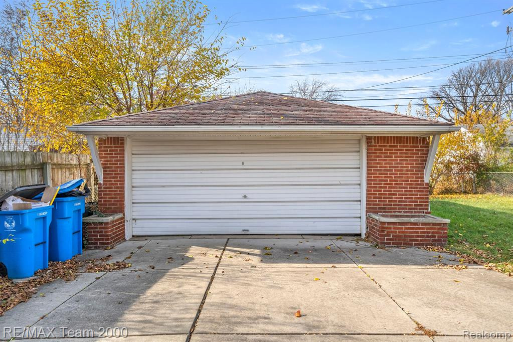 4170 LINCOLN Boulevard, Dearborn Heights, MI 48125 — Photo 32