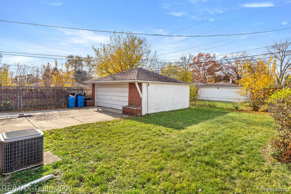 4170 LINCOLN Boulevard, Dearborn Heights, MI 48125 — Photo 33