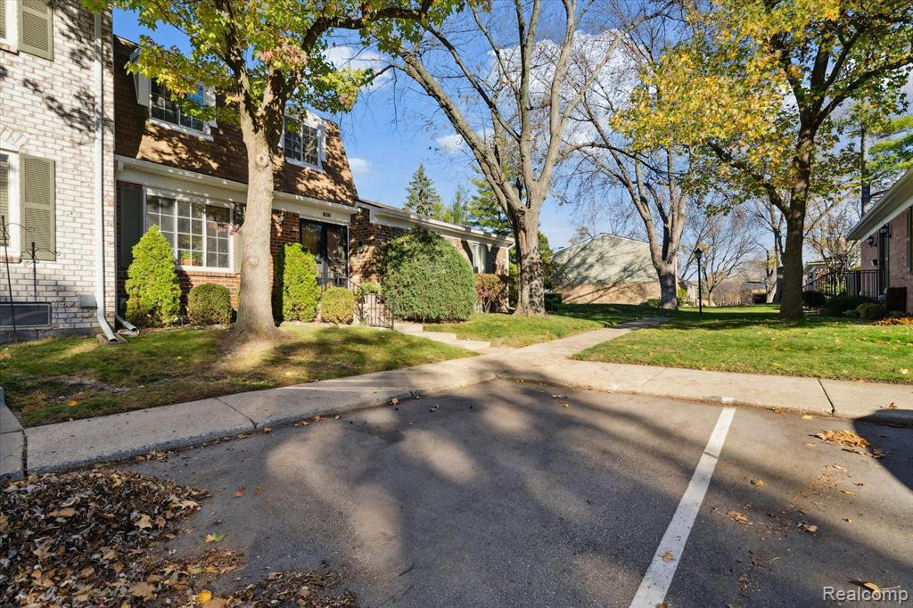 1852 TORQUAY Avenue, #181, Royal Oak, MI 48073 — Photo 2