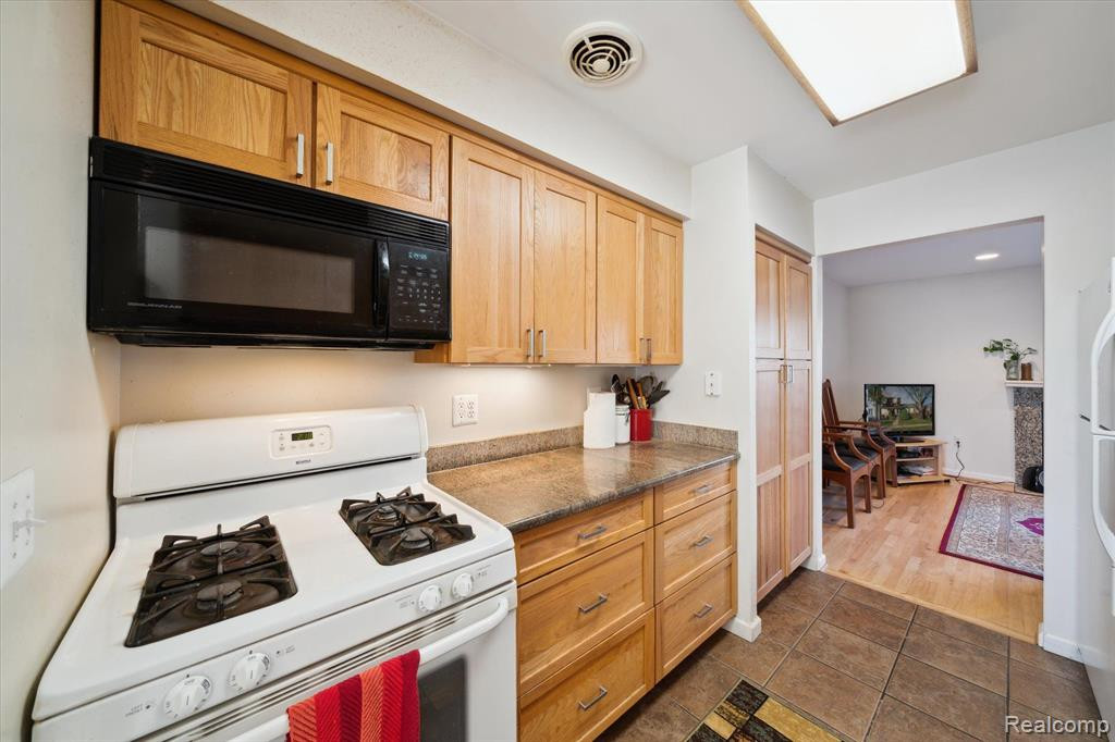 1852 TORQUAY Avenue, #181, Royal Oak, MI 48073 — Photo 18