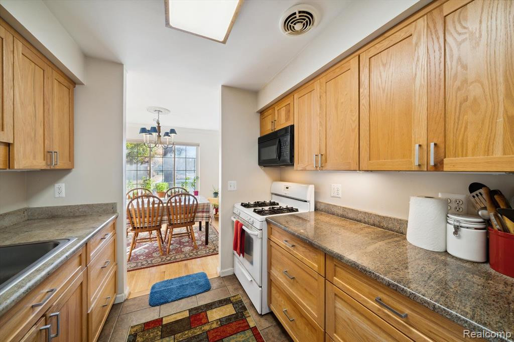 1852 TORQUAY Avenue, #181, Royal Oak, MI 48073 — Photo 21