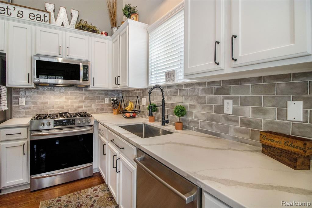 51098 Sleepy Hollow Lane, Canton, MI 48188 — Photo 10