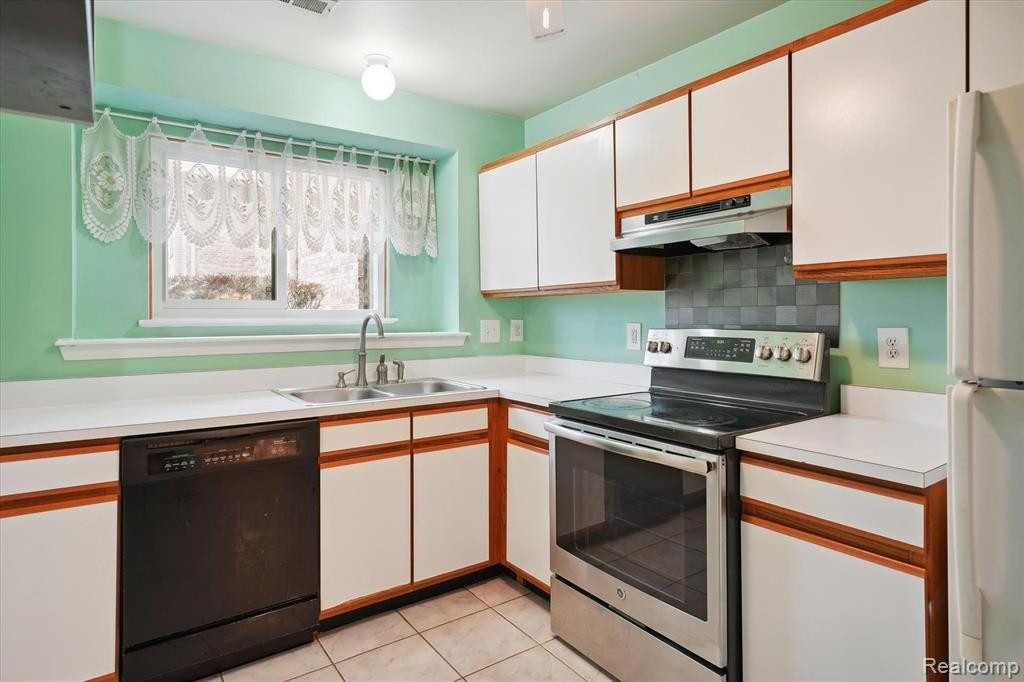42739 LILLEY POINTE Drive, Canton, MI 48187 — Photo 11