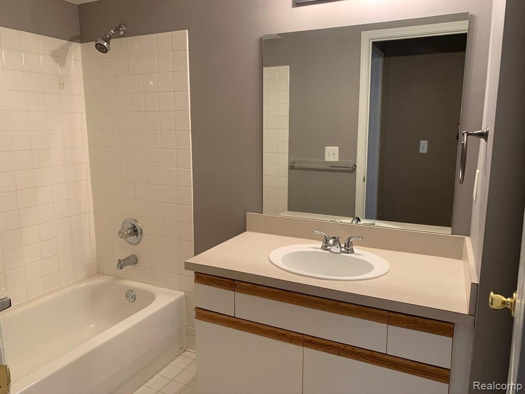 44762 MARIGOLD Drive, Sterling Heights, MI 48314 — Photo 8
