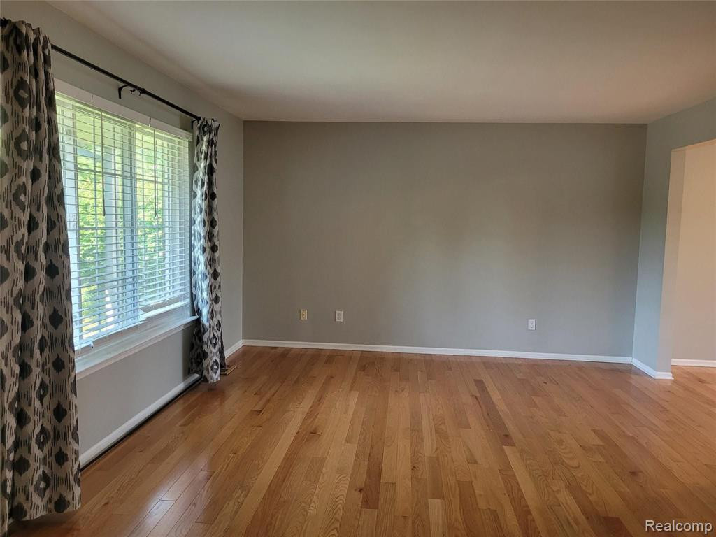 3855 PALISADES Boulevard, Ypsilanti, MI 48197 — Photo 3