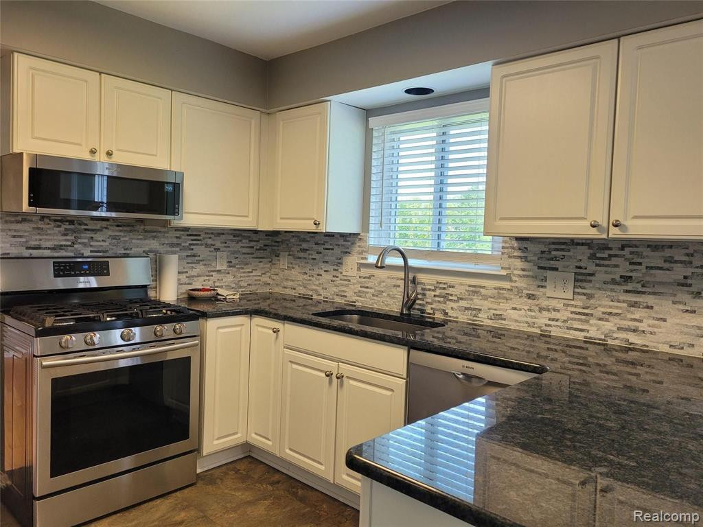 3855 PALISADES Boulevard, Ypsilanti, MI 48197 — Photo 9