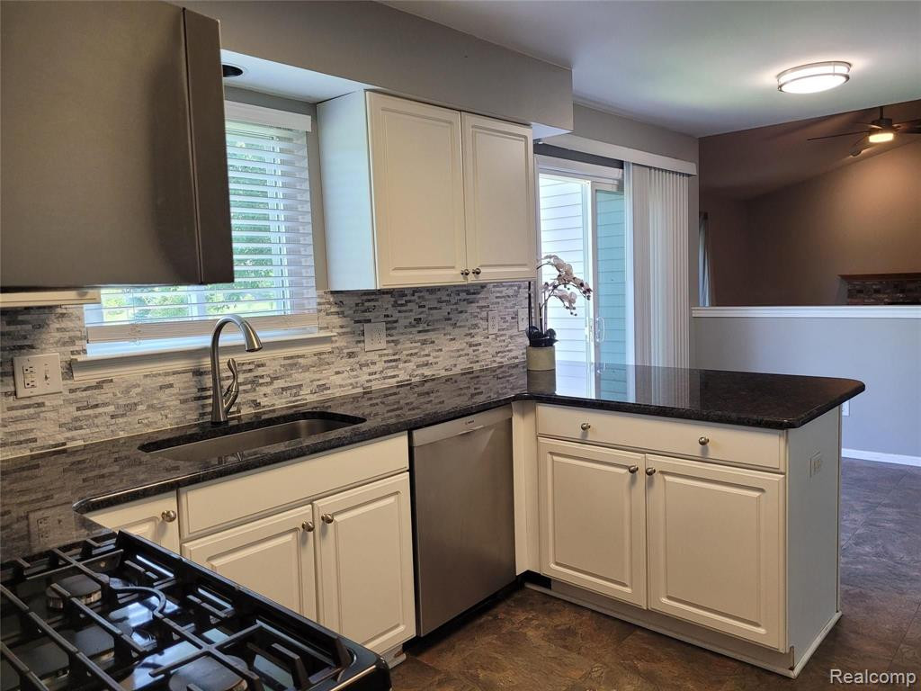 3855 PALISADES Boulevard, Ypsilanti, MI 48197 — Photo 11
