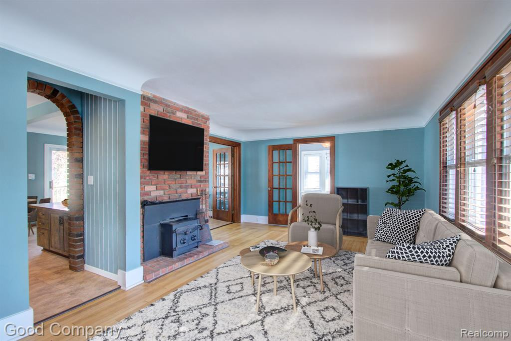 613 E LINCOLN Avenue, Royal Oak, MI 48067 — Photo 2