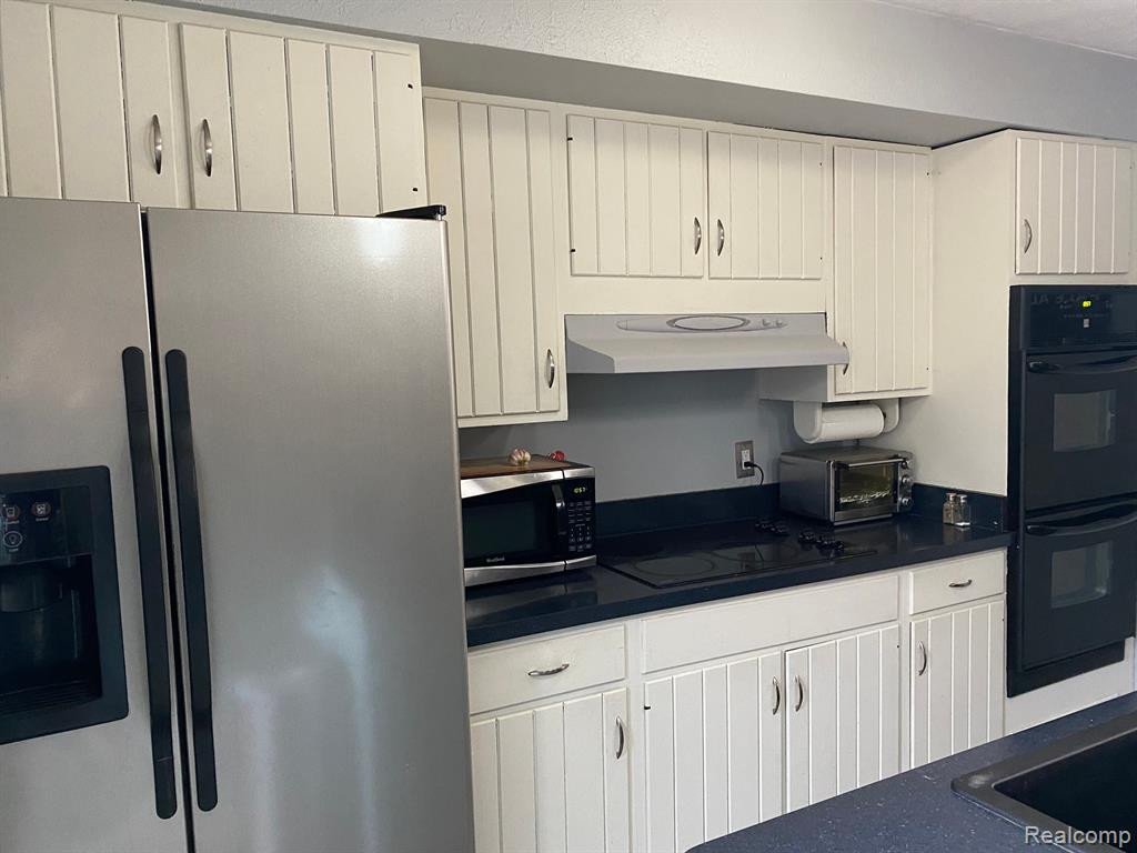 2810 W MAPLE Road, Wixom, MI 48393 — Photo 7