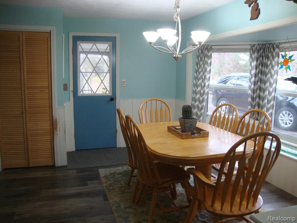 2810 W MAPLE Road, Wixom, MI 48393 — Photo 12
