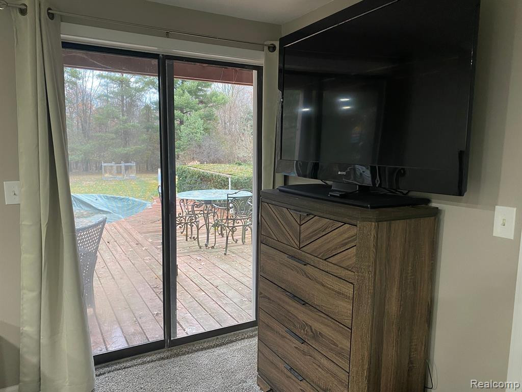 2810 W MAPLE Road, Wixom, MI 48393 — Photo 20