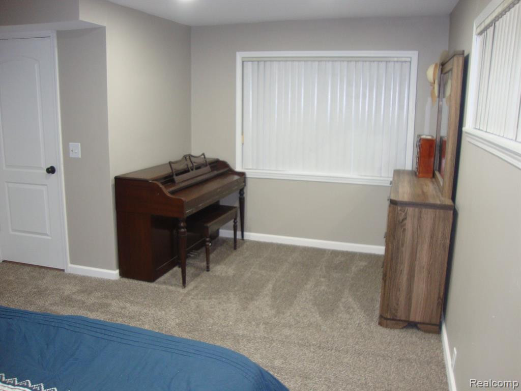 2810 W MAPLE Road, Wixom, MI 48393 — Photo 21