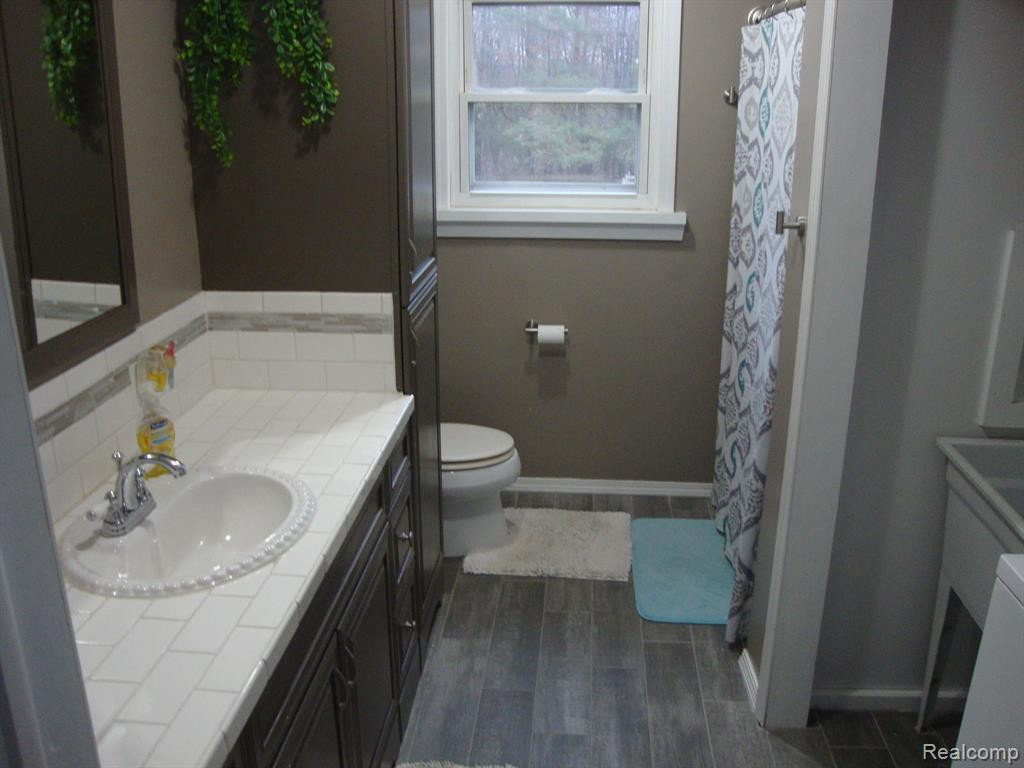 2810 W MAPLE Road, Wixom, MI 48393 — Photo 29