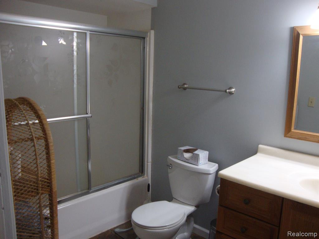 2810 W MAPLE Road, Wixom, MI 48393 — Photo 31