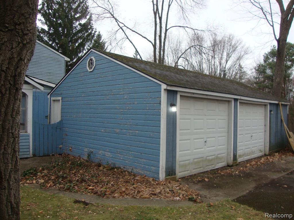 2810 W MAPLE Road, Wixom, MI 48393 — Photo 36