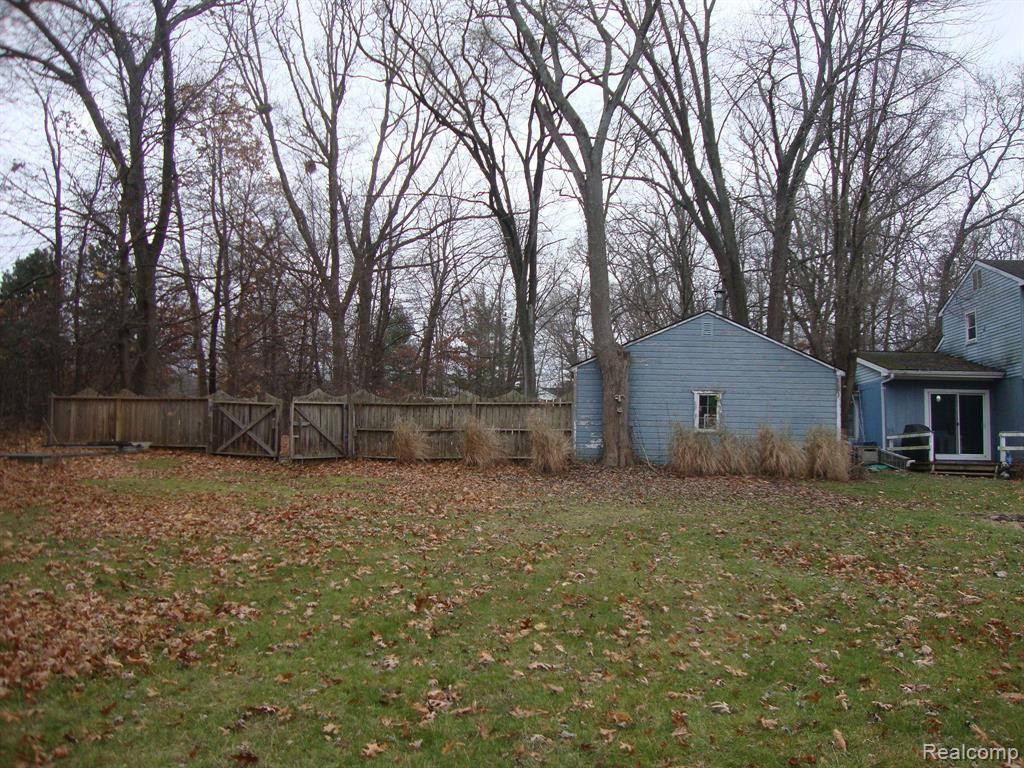 2810 W MAPLE Road, Wixom, MI 48393 — Photo 41