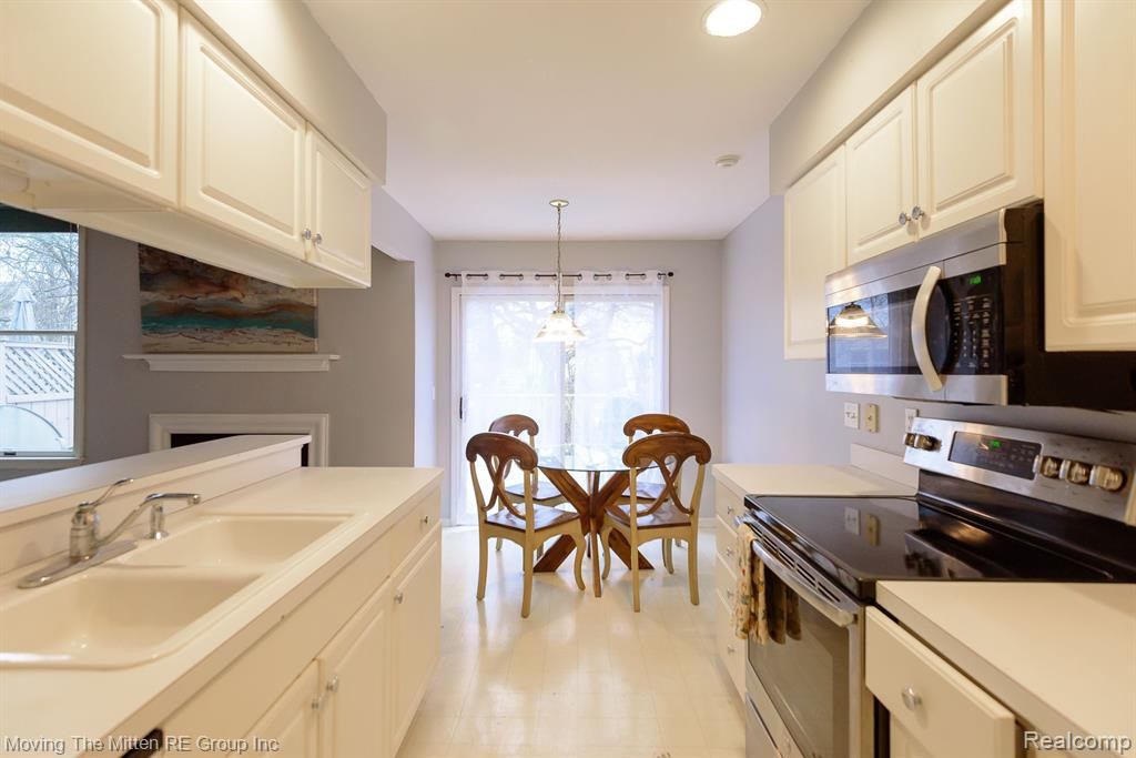 45085 HORSESHOE Circle, Canton, MI 48187 — Photo 5