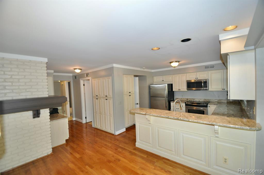 6081 DUNMORE Drive, West Bloomfield, MI — Photo 2