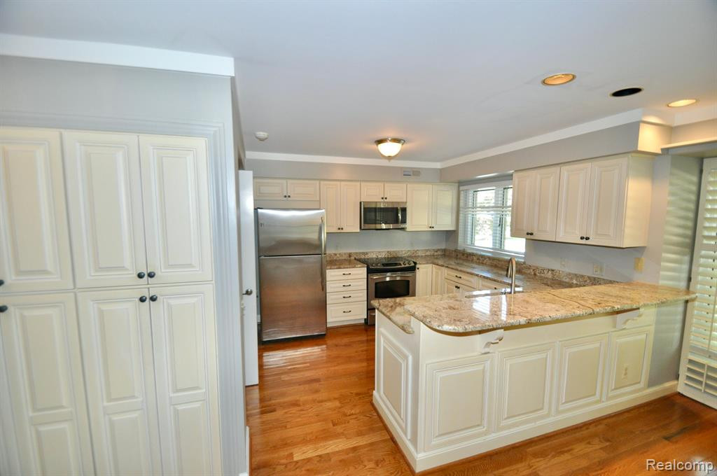 6081 DUNMORE Drive, West Bloomfield, MI — Photo 3