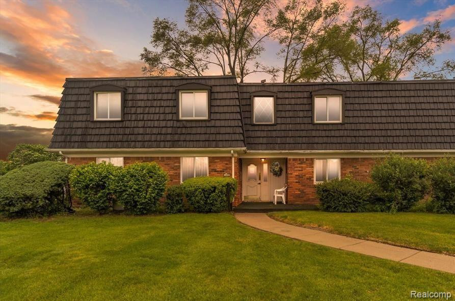 1890 COLONIAL VILLAGE Way, 4, Waterford, MI 48328 — front exterior
