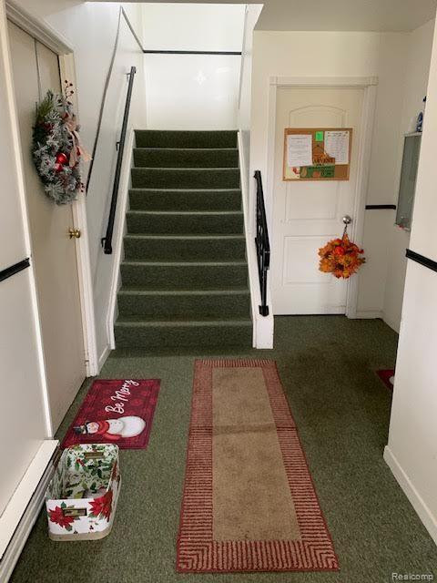 1890 COLONIAL VILLAGE Way, 4, Waterford, MI 48328 — Photo 2