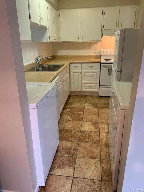 1890 COLONIAL VILLAGE Way, 4, Waterford, MI 48328 — Photo 5