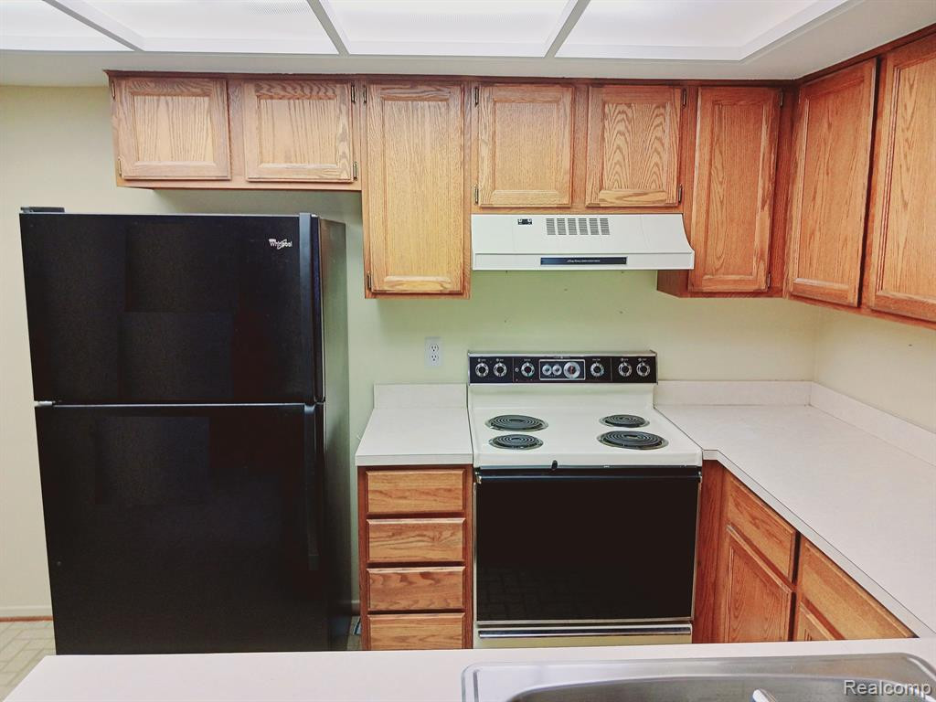 6600 BELLOWS Court, West Bloomfield, MI — Photo 2