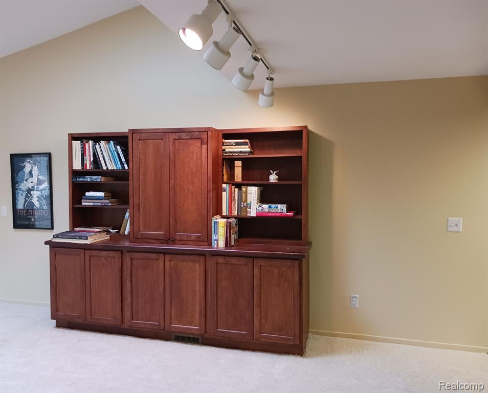 6600 BELLOWS Court, West Bloomfield, MI — Photo 3