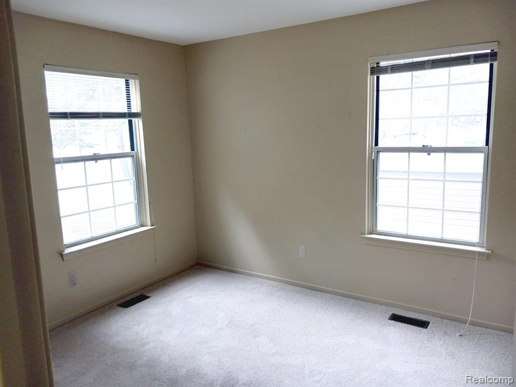 6600 BELLOWS Court, West Bloomfield, MI — Photo 5